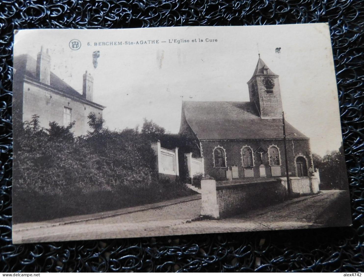 Berchem-Ste-Agathe, L'Eglise Et La Cure  (Q19) - Berchem-Ste-Agathe - St-Agatha-Berchem