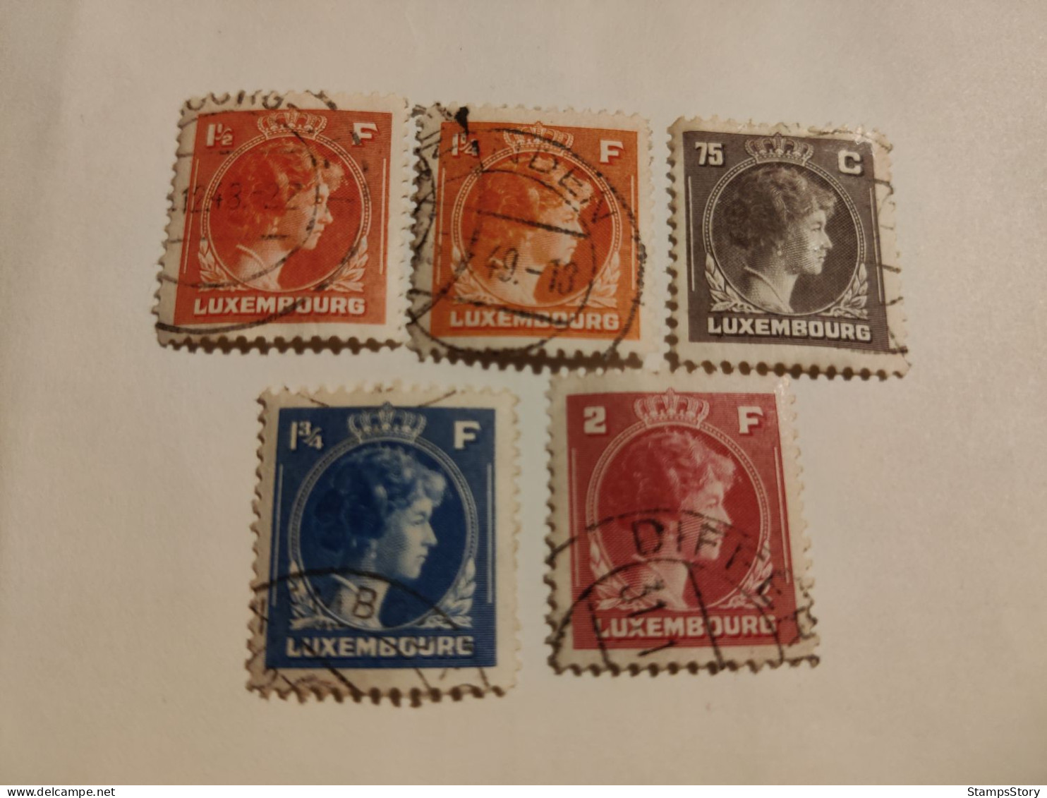 Lot Timbres Luxembourg Grande Duchesse Charlotte - 1944 Charlotte De Profil à Droite