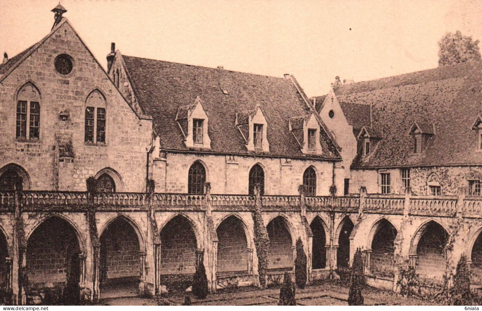 19357 ASNIERES Sur OISE Abbaye De Royaumont  ( Cloitre Angle Sud Ouest )  ( 2 Scans) 95 - Asnières-sur-Oise