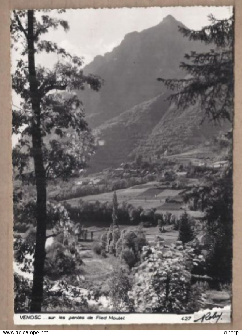 CPSM 38 - VENOSC - Venosc ... Sur Les Pentes De Pied Moutet - Jolie Vue Générale Du Village - Vénosc