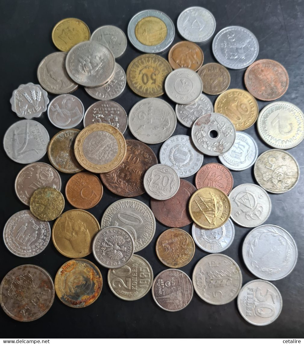 Petit Lot Tres Varié De 50 Pièces De Monnaie Du Monde - Kiloware - Münzen