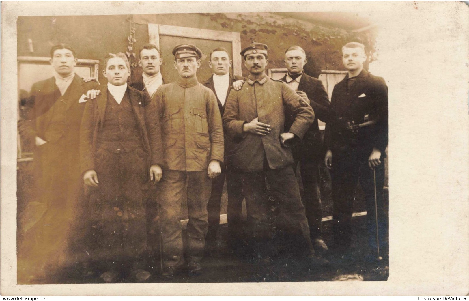 MILITARIA - Un Groupe De Soldats Pris En Photo - Carte Postale Ancienne - Personen