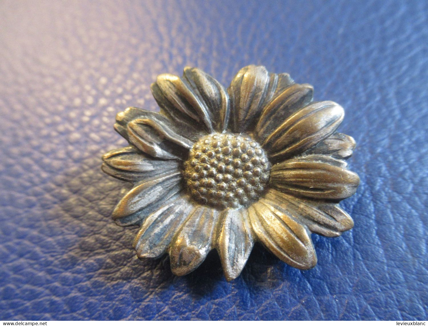 Bijoux Fantaisie / Petite Broche/ Laiton Embouti/ Fleur/ PÂQUERETTE/ à épingle / Vers 1920 -1950    BIJ186 - Oorringen