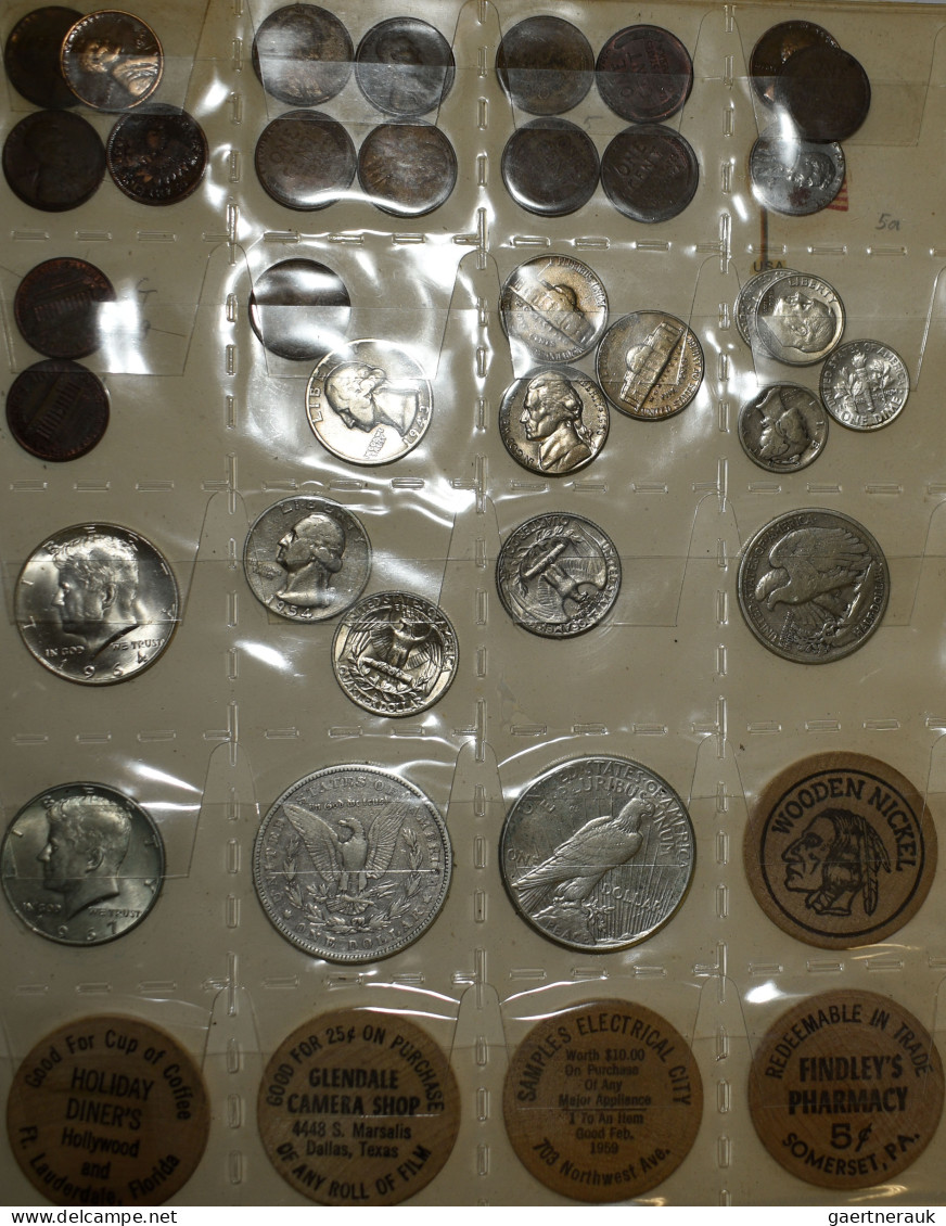 Alle Welt: Auf zwei urige Ordner verteilte Sammlung Münzen aus aller Welt. Überw