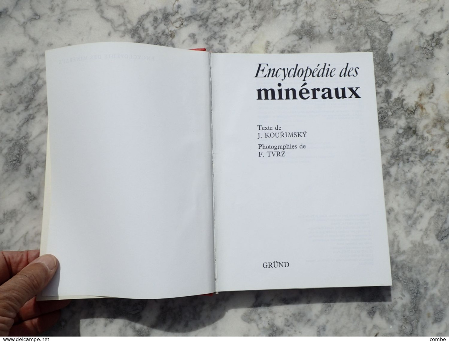 ENCYCLOPEDIE DES MINERAUX. KOURIMSKY ET TVRZ. 1977. 350 PAGES - Encyclopédies