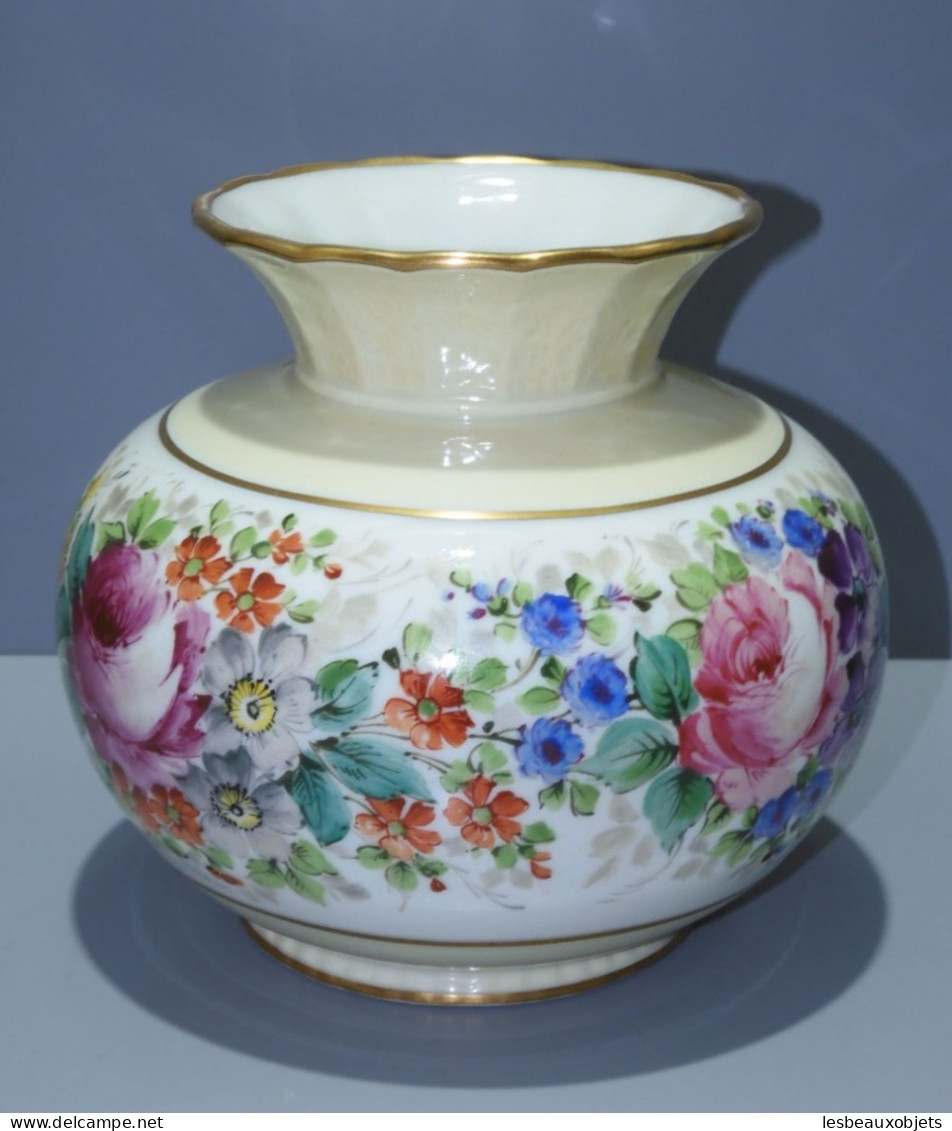 -JOLI ANCIEN VASE PORCELAINE de LIMOGES Décor Fleuri peint à la Main par ANNA    E