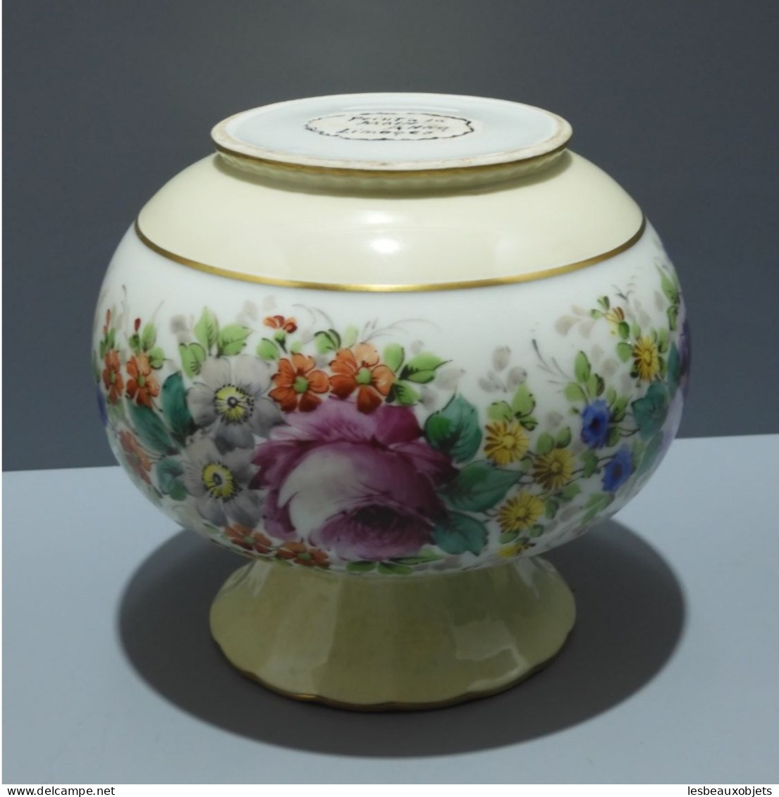 -JOLI ANCIEN VASE PORCELAINE de LIMOGES Décor Fleuri peint à la Main par ANNA    E