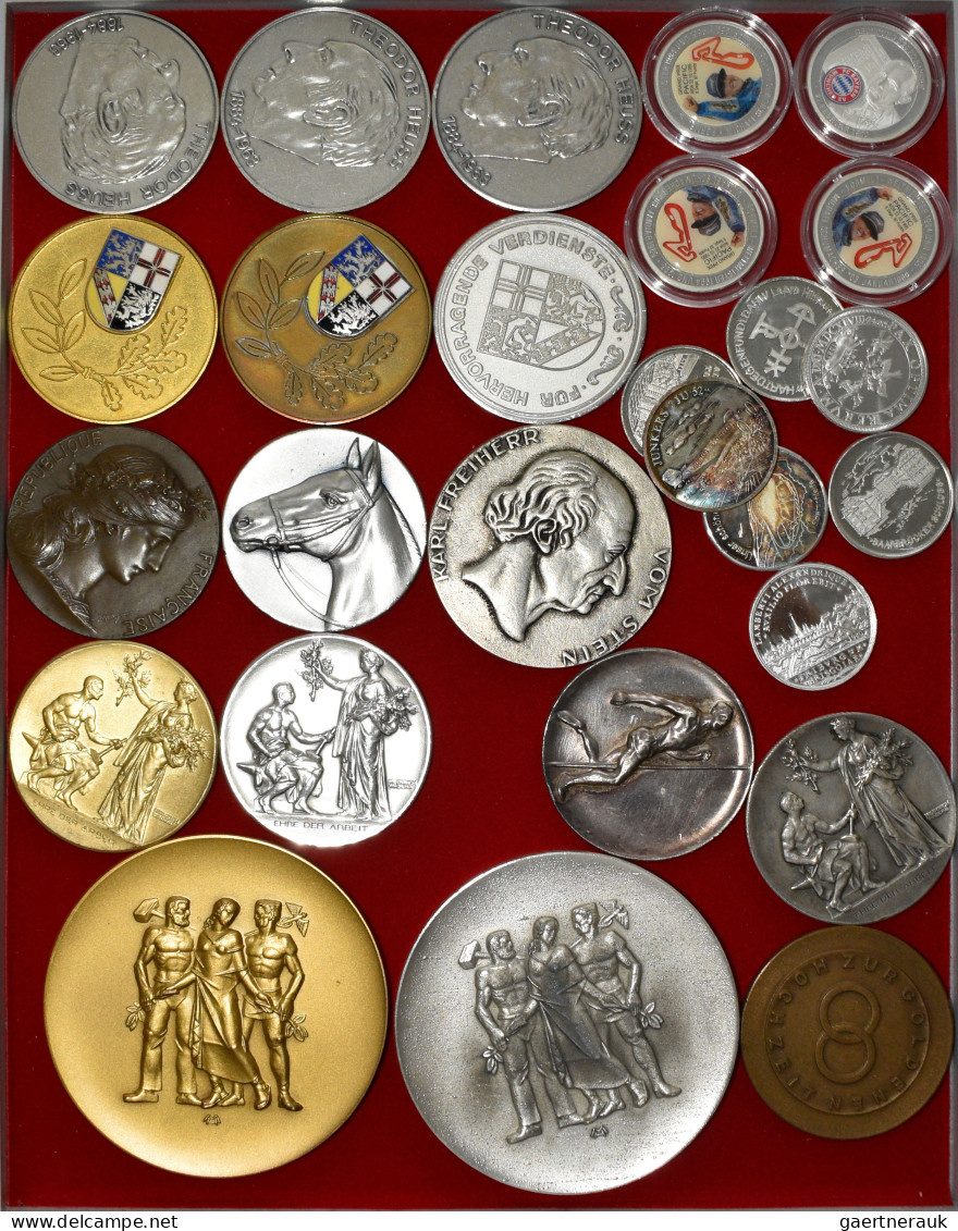 Medaillen Alle Welt: Lot Diverse Medaillen (82), überwiegend Modern Zu Verschied - Unclassified