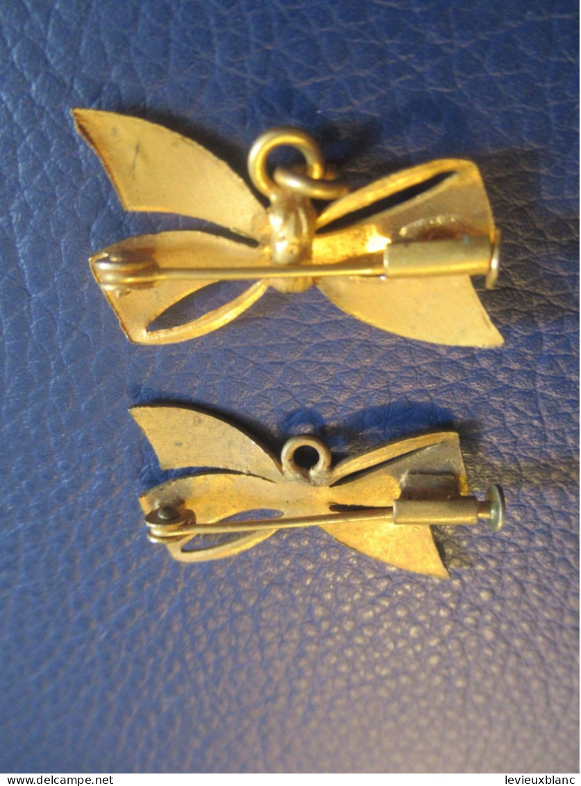 2 Petites Broches Fantaisie / Noeud Papillon /Laiton Embouti/ épingles Fermeture à L'ancienne/Vers1930-1950  BIJ190 - Broches