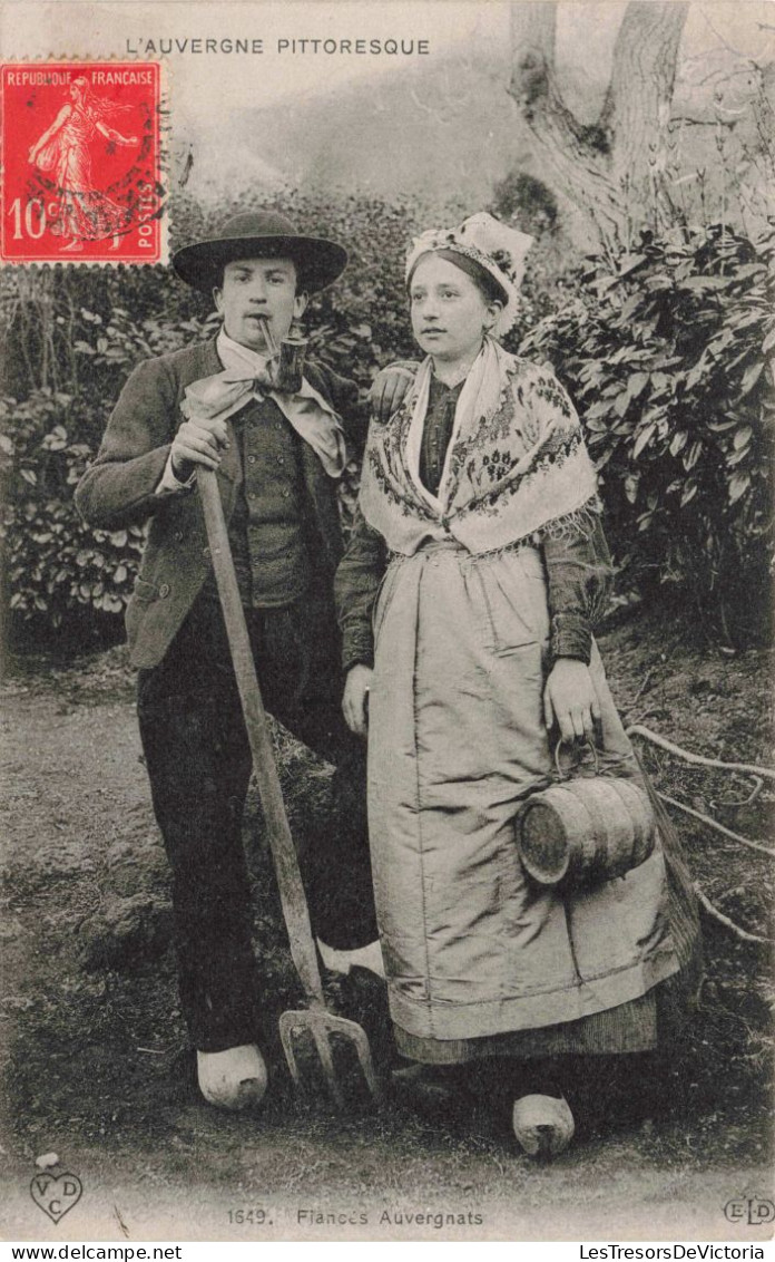 FRANCE - L'Auvergne Pittoresque - Couple De Paysans - Carte Postale Ancienne - Auvergne Types D'Auvergne