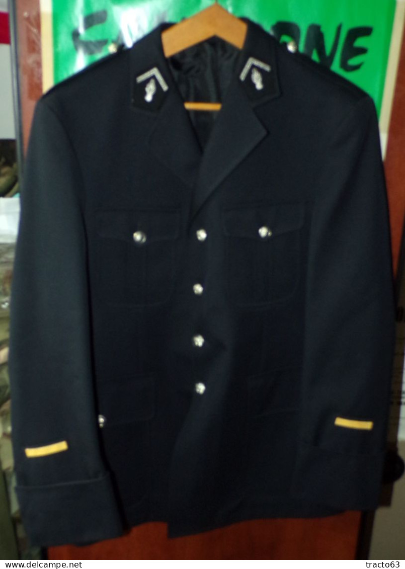 VESTE D'ADJUDANT DE LA GENDARMERIE NATIONALE DE L'ARMEE FRANCAISE PERIODE ANNEE 1999 , OBSOLETE POUR COLLECTION , TAILLE - Police & Gendarmerie