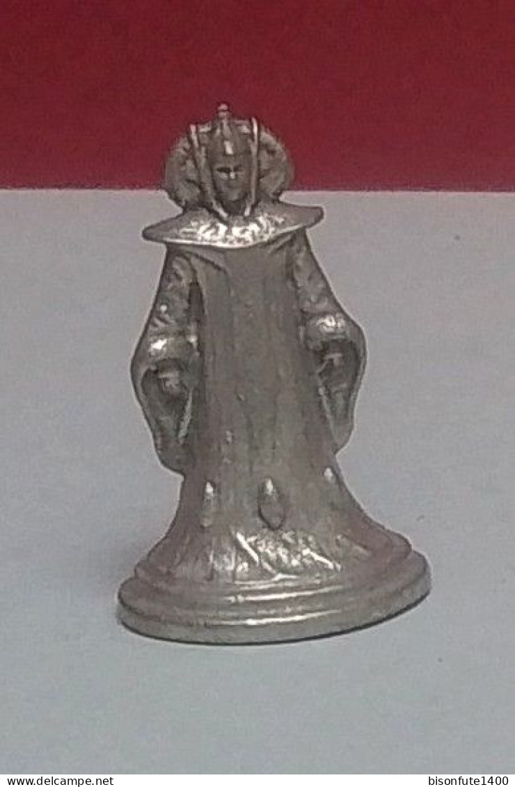 Figurine De La Reine Amidala En Métal Argenté - Hauteur : 3,5cm. - Gravé LFL ( LUCASFILM ) Sous Le Socle. - Episodio I