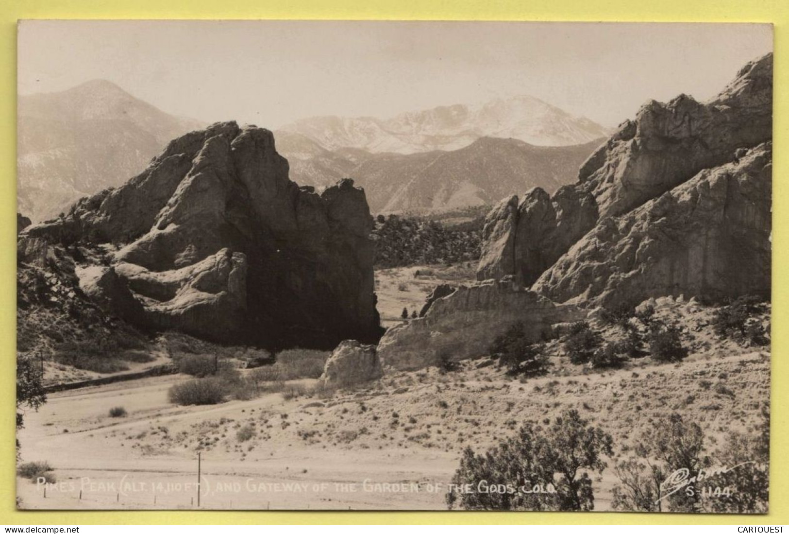 Gateway, Garden Of Gods, Pikes Peak In Distance Near Colorado Springs  1950 - PHOTO POST CARD KODAK - Colorado Springs