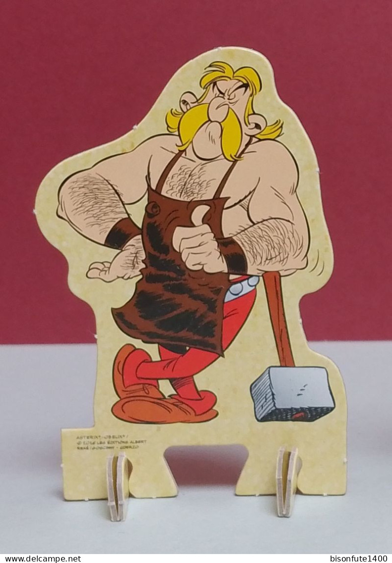 Lot De 4 Figurines Astérix En Carton Sur Pieds De 2016 ( Voir Photos ). - Astérix & Obélix