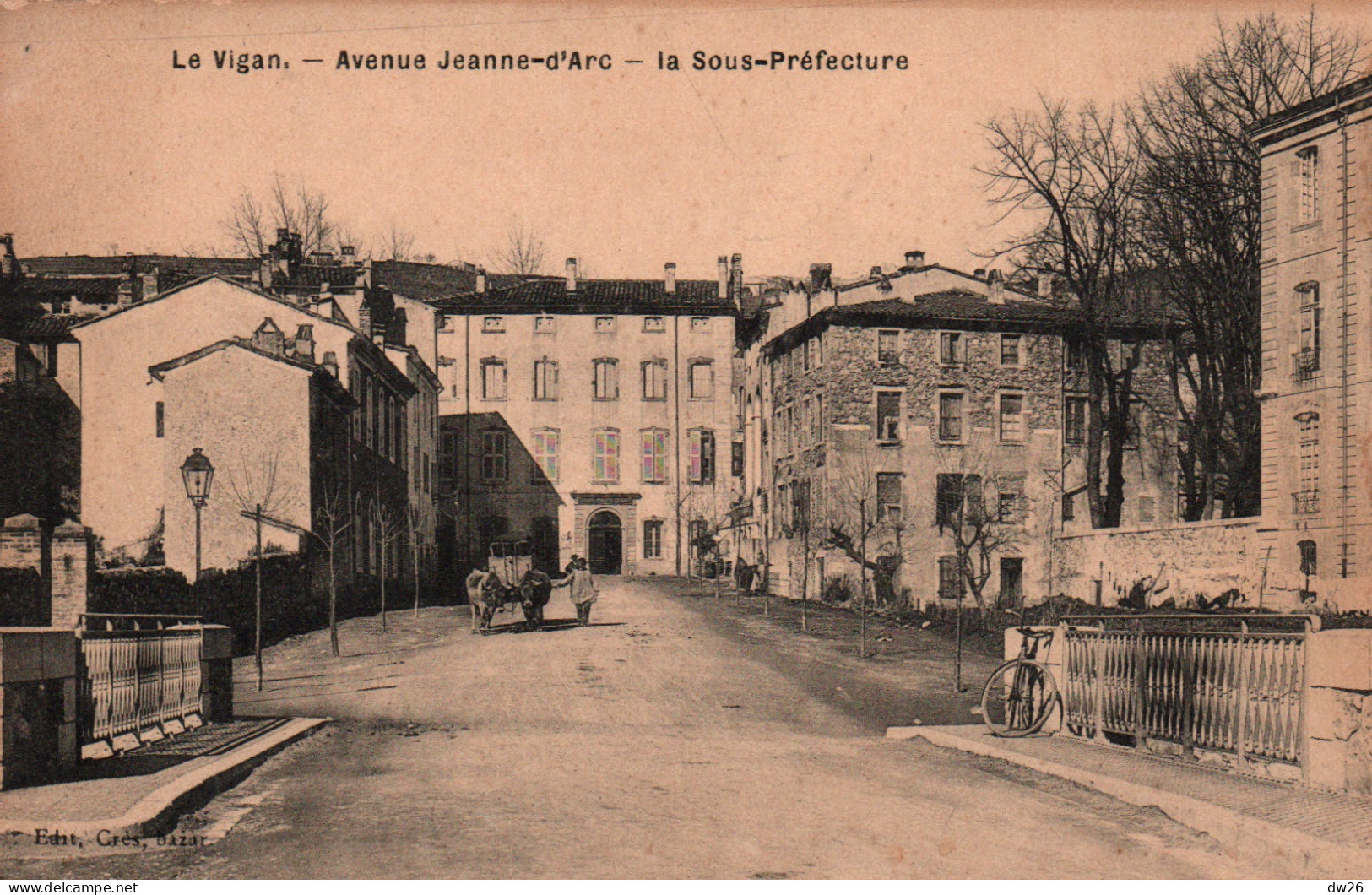 Le Vigan (Gard) L'Avenue Jeanne-d'Arc, La Sous-Préfecture - Edition Crès - Carte Non Circulée - Le Vigan