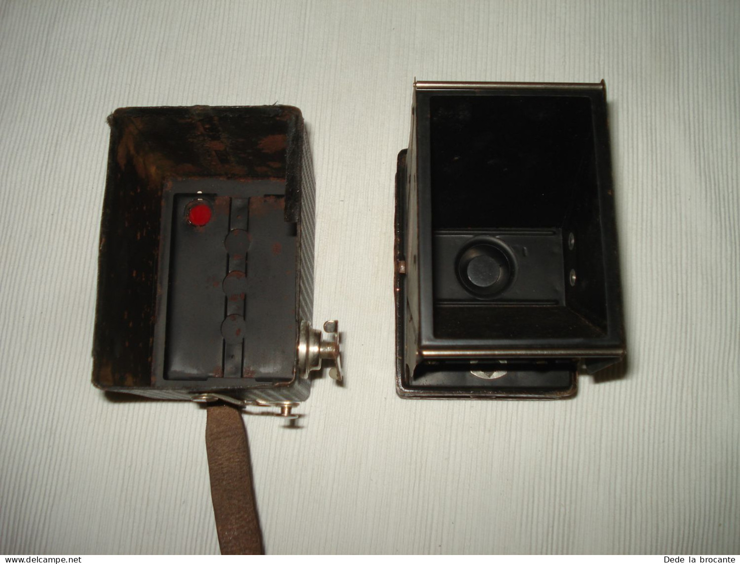 O13 / Appareil photo vintage " Lumibox Lumière " + Valisette en cuir