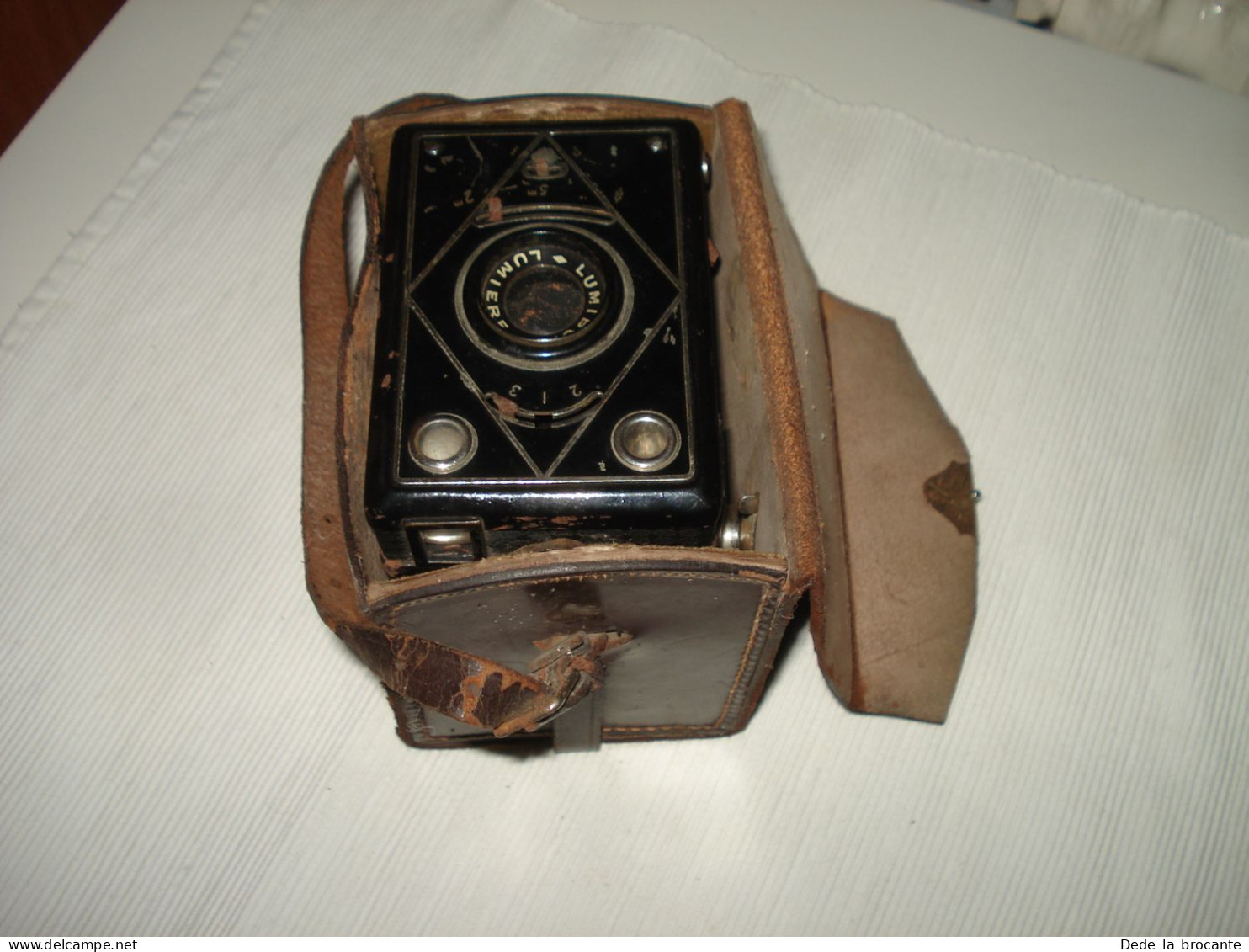 O13 / Appareil photo vintage " Lumibox Lumière " + Valisette en cuir