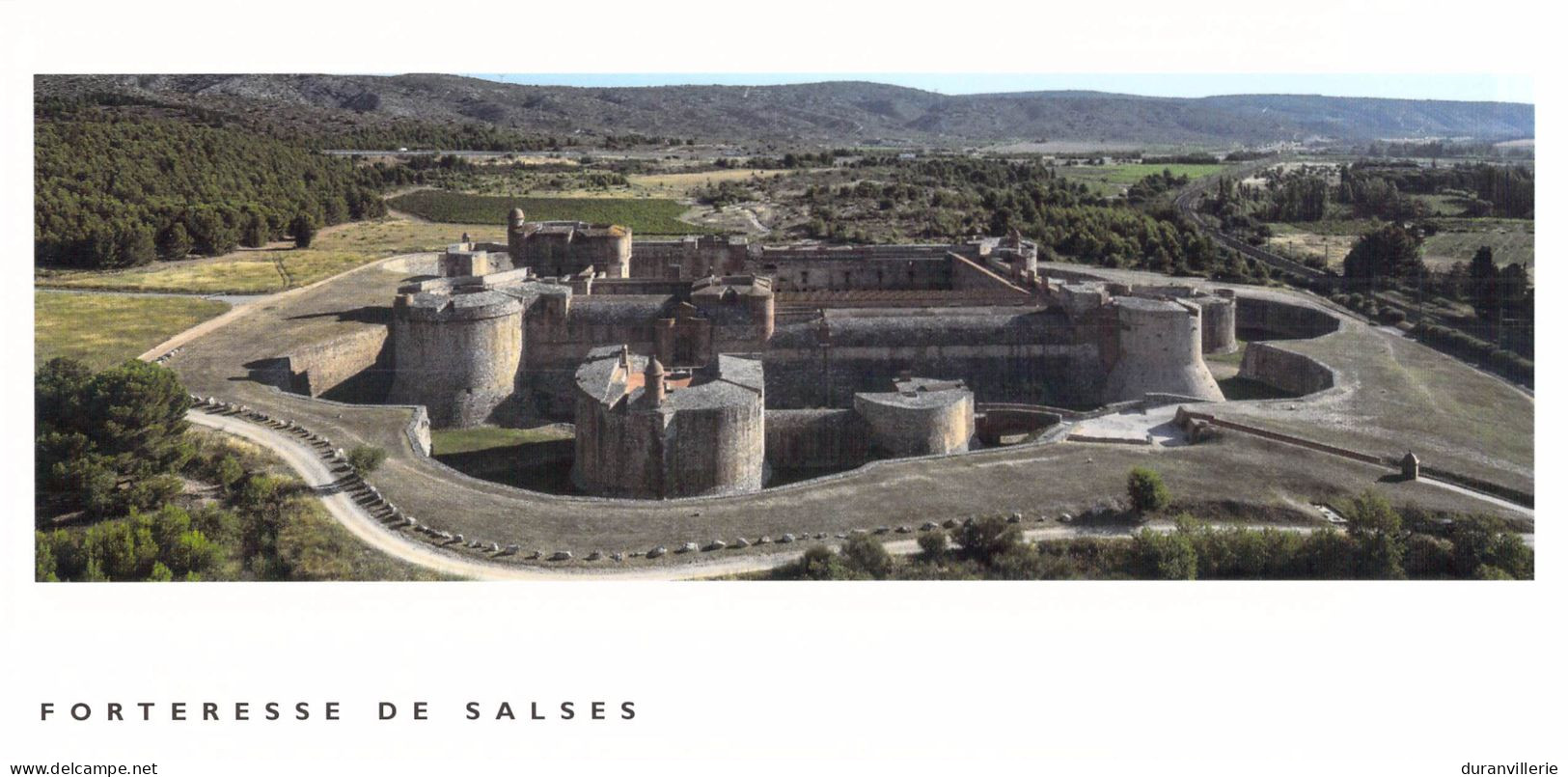 66 - La Forteresse De Salses. Editions Du Patrimoine Centre Des Monuments Nationaux. 2018 Vue Panoramique  21x10cm - Salses