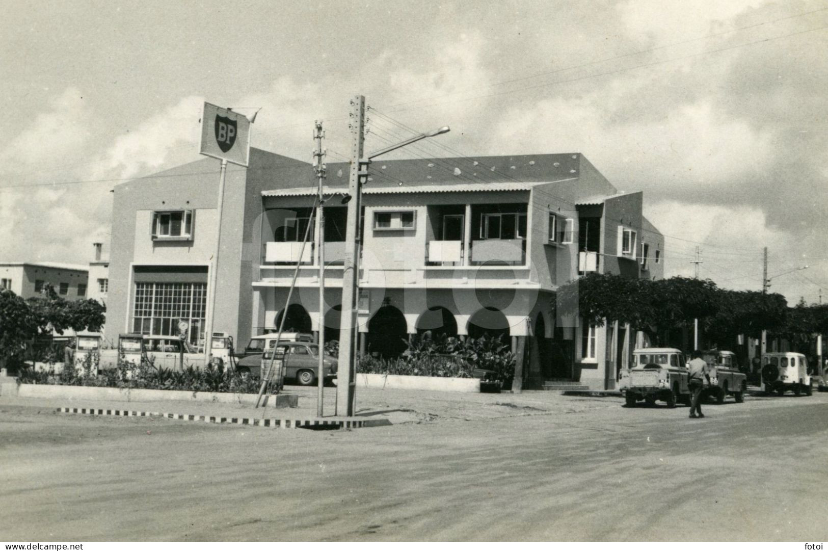 LAND ROVER PETROL GAS STATION BP POUSADA MAXIXE ORIGINAL REAL PHOTO POSTCARD MOÇAMBIQUE AFRICA AFRIQUE MOZAMBIQUE CARTE - Mozambique