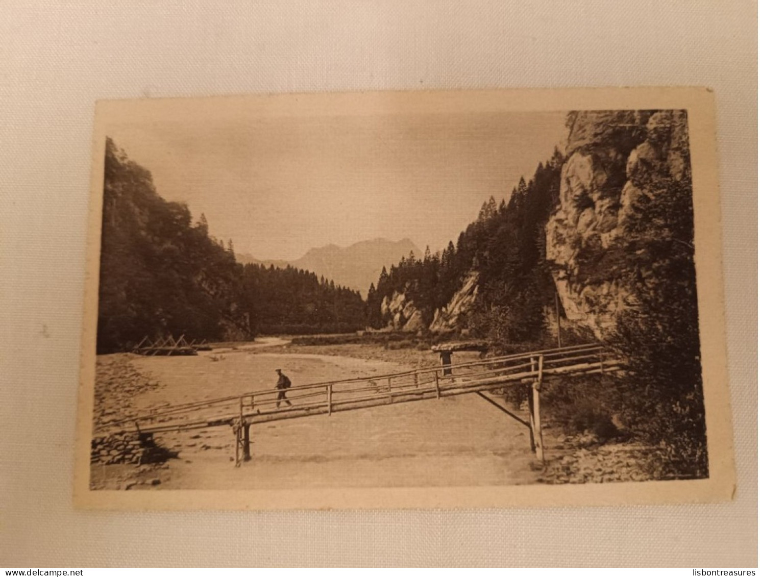 ANTIQUE POSTCARD PORTUGAL BRAGANÇA - HOMEM A ATRAVESSAR RIO EM PONTE DE MADEIRA USED 1921 - Bragança