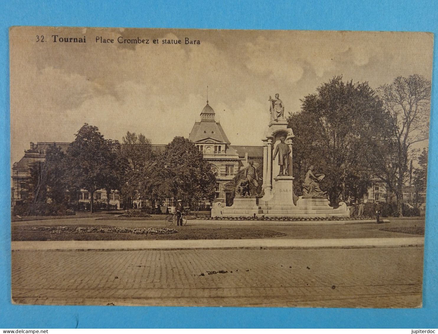 Tournai Place Crombez Et Statue Bara - Tournai