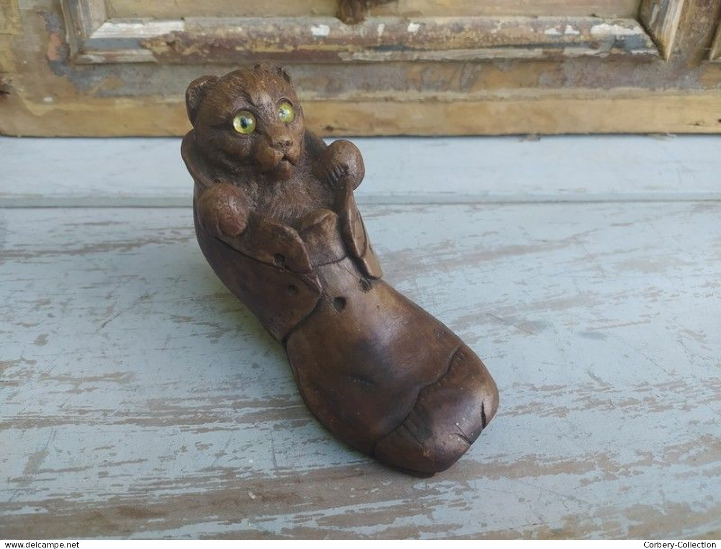 Ancienne Boite à Tabac Tabatière Chat Dans Une Chaussure. Yeux En Sulfure - Tabaksdozen (leeg)