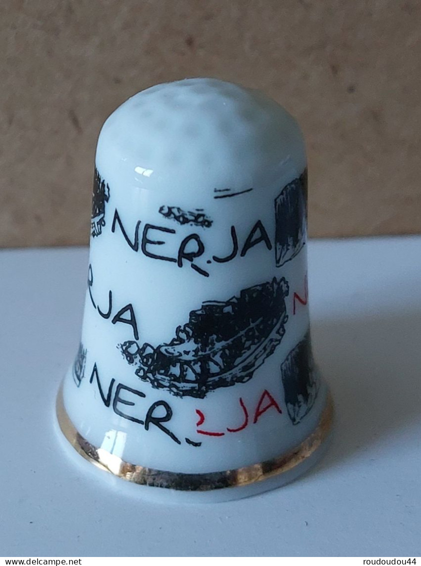 Dé à Coudre De Collection En Porcelaine - NERJA - Thimbles