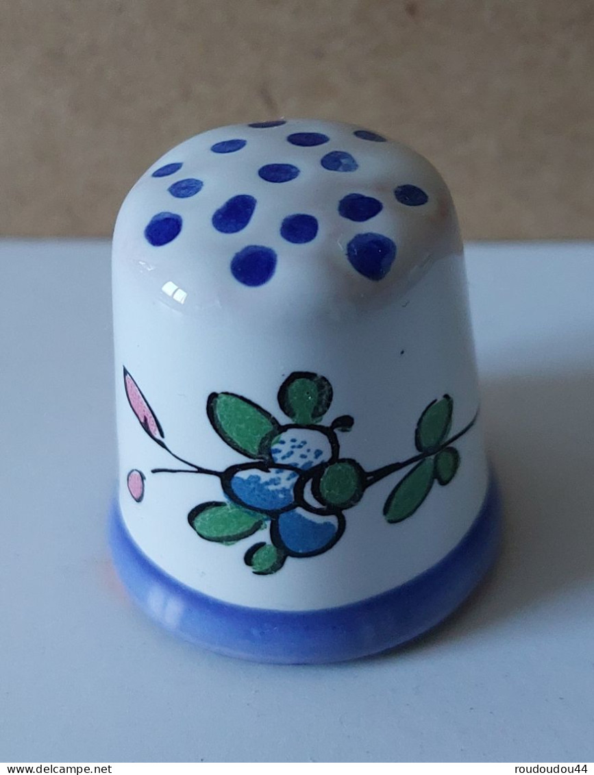 DÉ A COUDRE DE COLLECTION - DECOR PAPILLON ET FLEUR - Thimbles