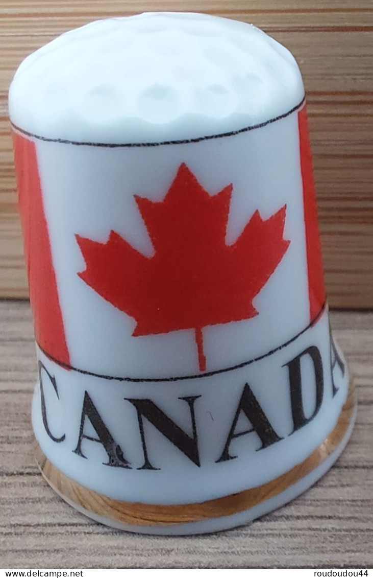 DÉ A COUDRE DE COLLECTION EN PORCELAINE - CANADA - Dés à Coudre