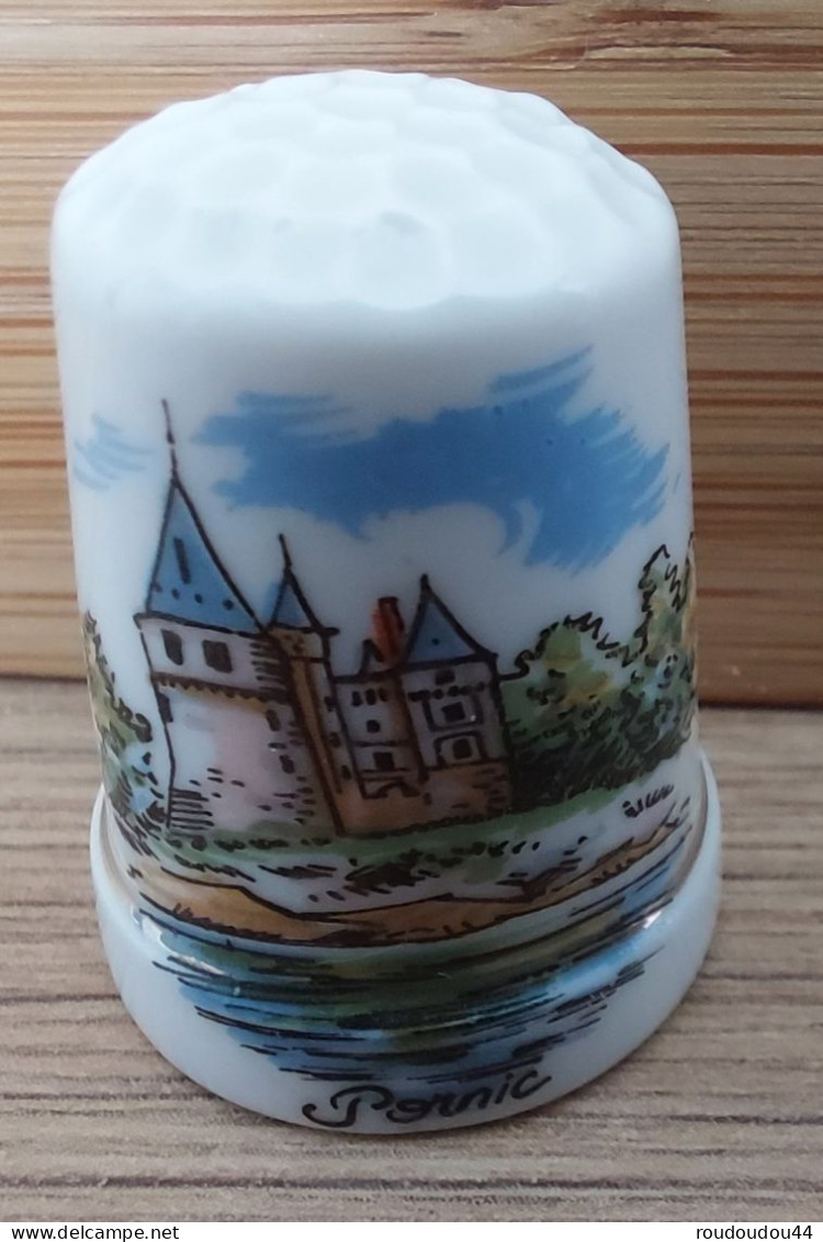 DÉ A COUDRE DE COLLECTION EN PORCELAINE - PORNIC (44) - Dedales