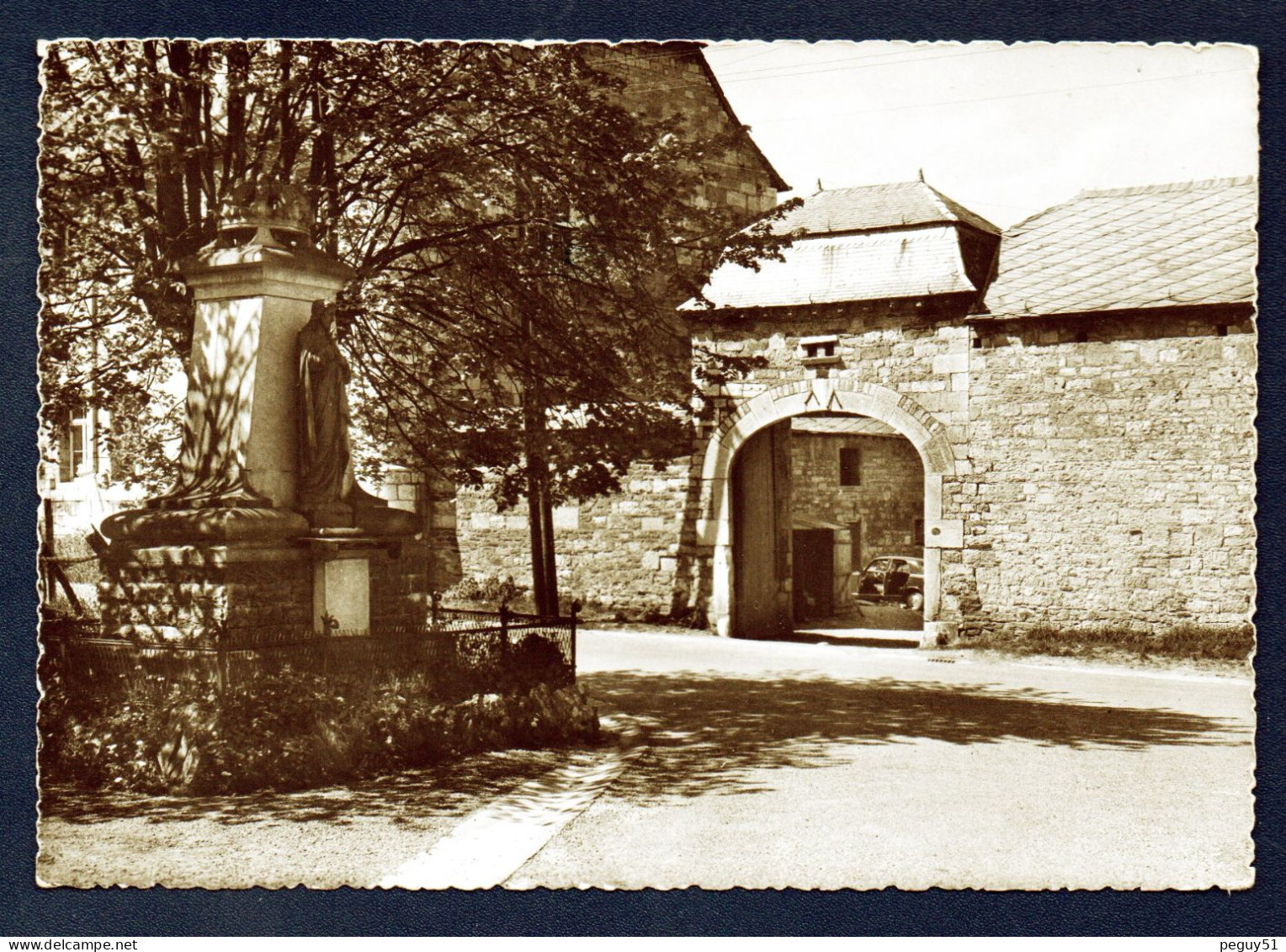 Ferrières (Liège). Ferme De La House (famille Rixhon Depuis 1911). Monument Du Sacré-Coeur De Jésus (1922) - Ferrieres