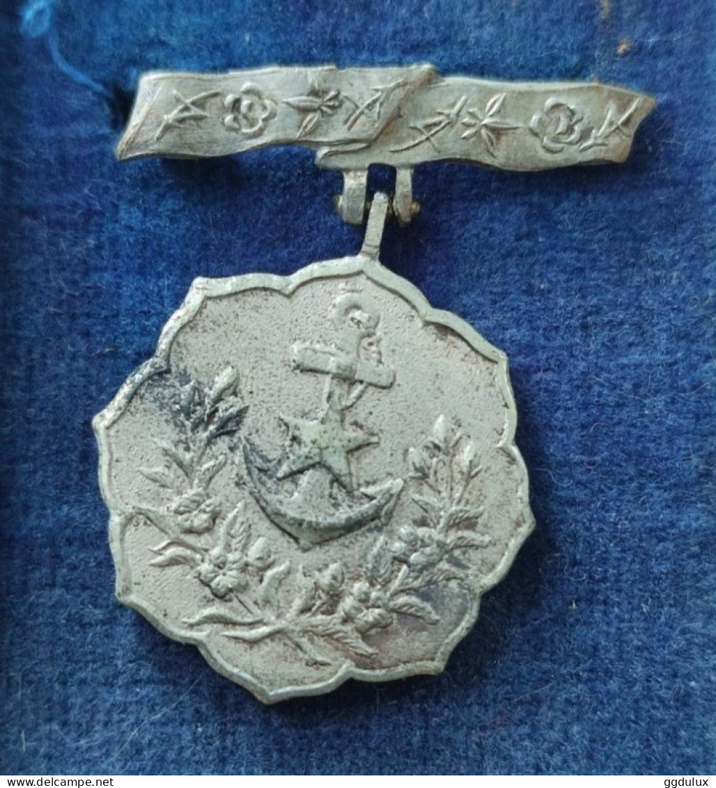 Médaille Japon -  Marine Japonaise + Boite En Bois - Sonstige & Ohne Zuordnung