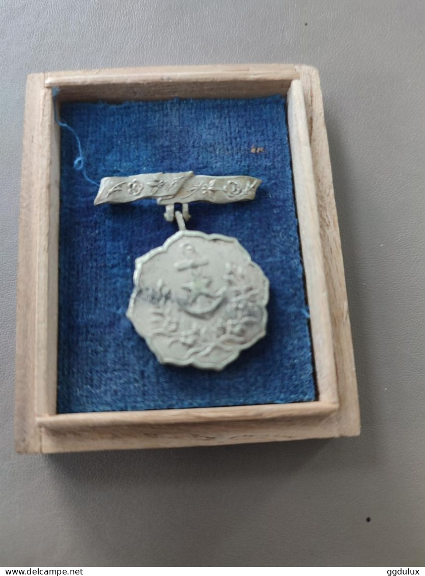 Médaille Japon -  Marine Japonaise + Boite En Bois - Andere & Zonder Classificatie