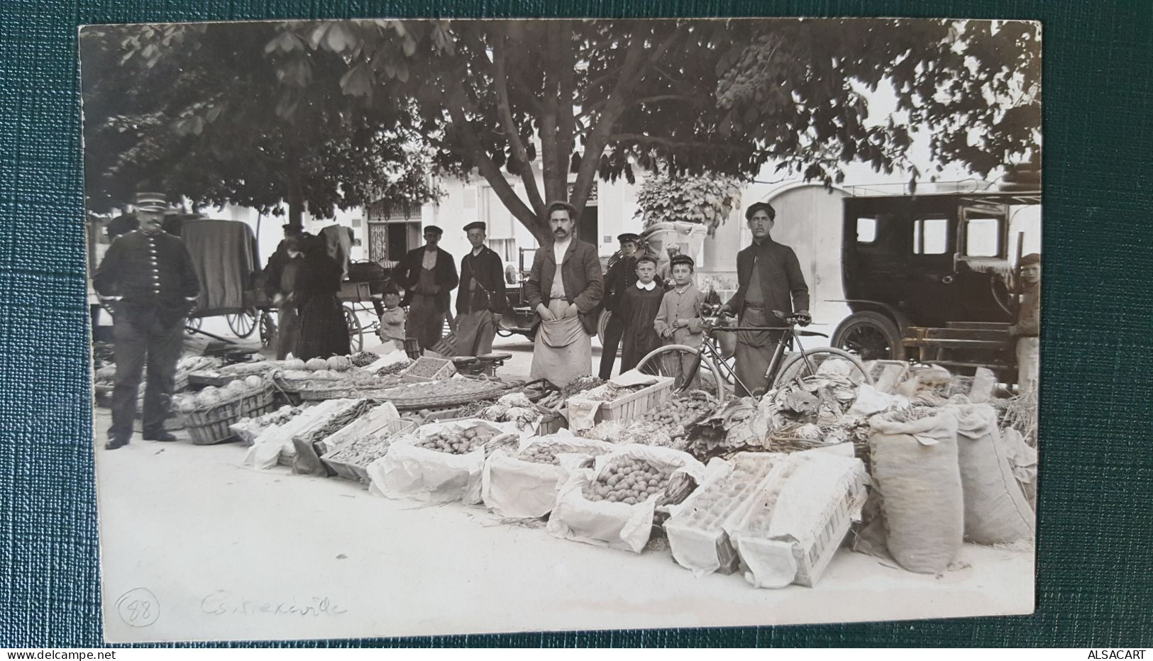 Carte Photo ,  Contrexéville , Le Marché , Carte Très Rare - Vittel