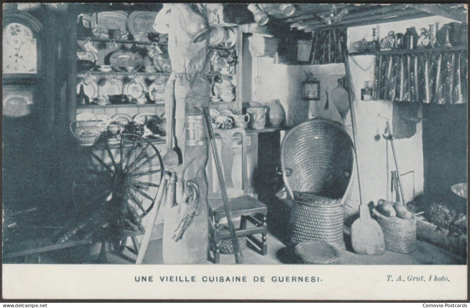 Une Vieille Cuisaine De Guernesi, C.1905-10 - TA Grut Postcard - Guernsey