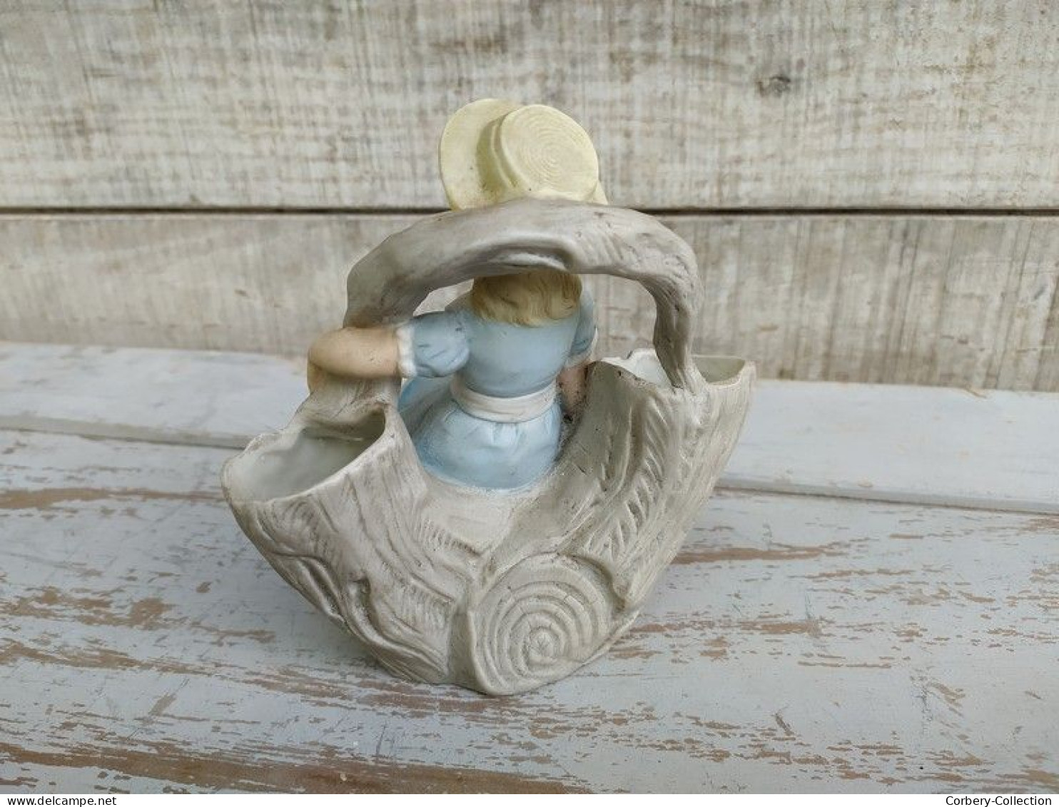 Ancien Vase Porcelaine Biscuit Fillette Sur Un Arbre - Other & Unclassified