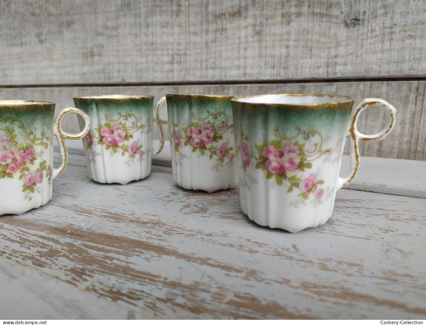 Six Tasses à Thé Porcelaine Décor Roses et Dorure XIXème