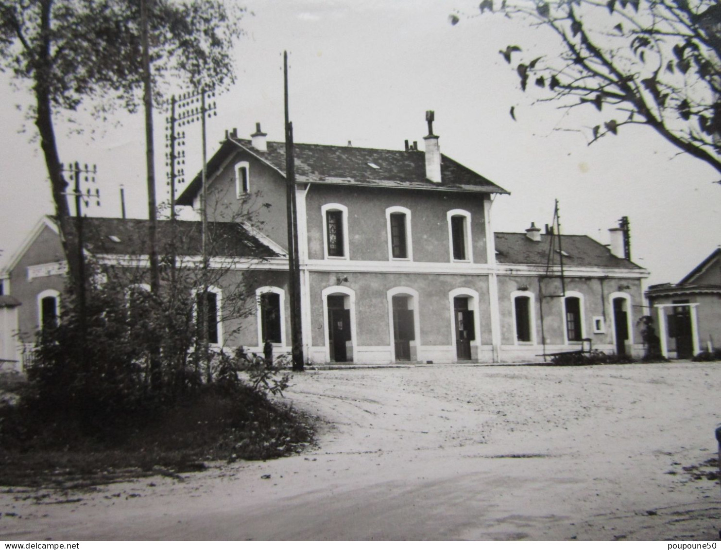 CP 86 Vienne PORT DE PILES Prés Dange Saint Romain Place De La Gare Des Chemins De Fer , Hôtel De La Gare, Vélo 1955 - Dange Saint Romain