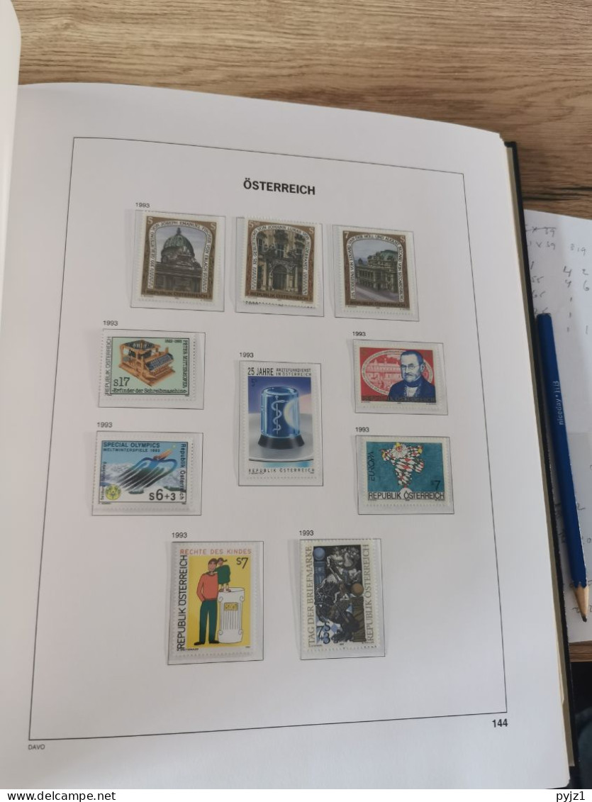 Austria 1989-2005 MNH in DAVO album and Leuchtturm pages