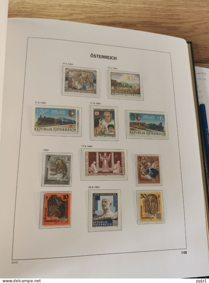 Austria 1989-2005 MNH in DAVO album and Leuchtturm pages