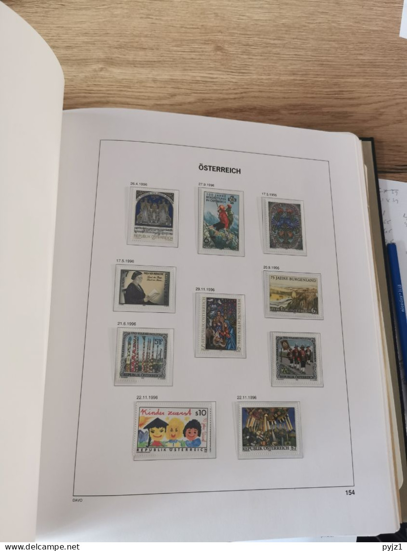 Austria 1989-2005 MNH in DAVO album and Leuchtturm pages