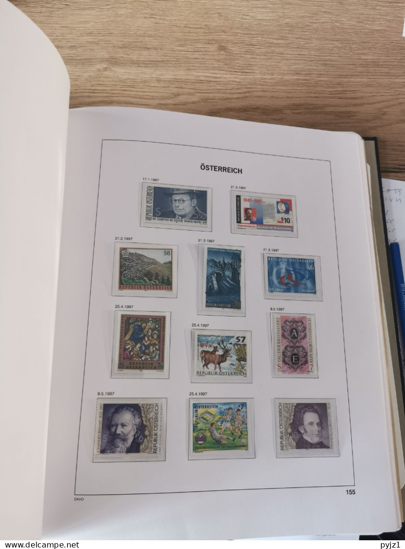 Austria 1989-2005 MNH in DAVO album and Leuchtturm pages