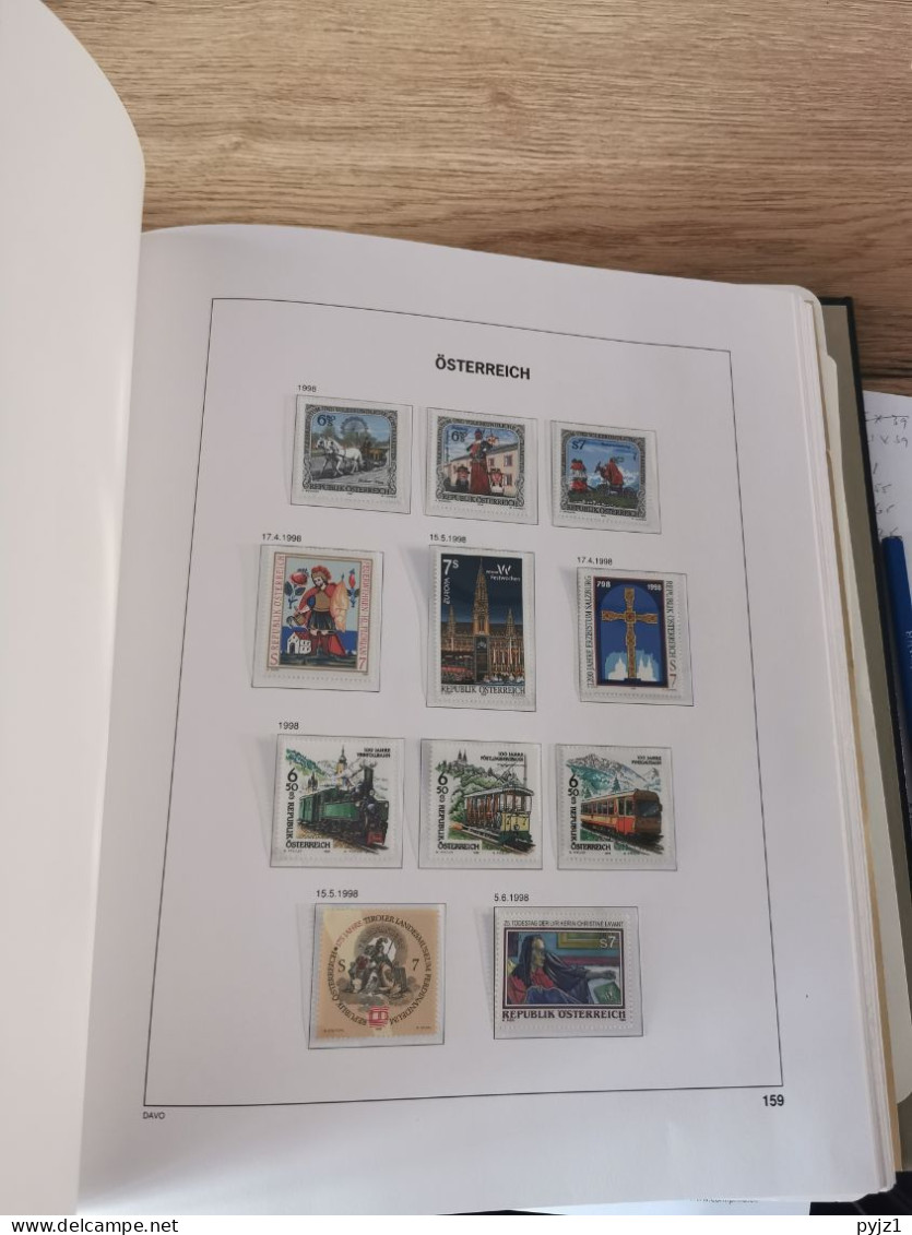 Austria 1989-2005 MNH in DAVO album and Leuchtturm pages