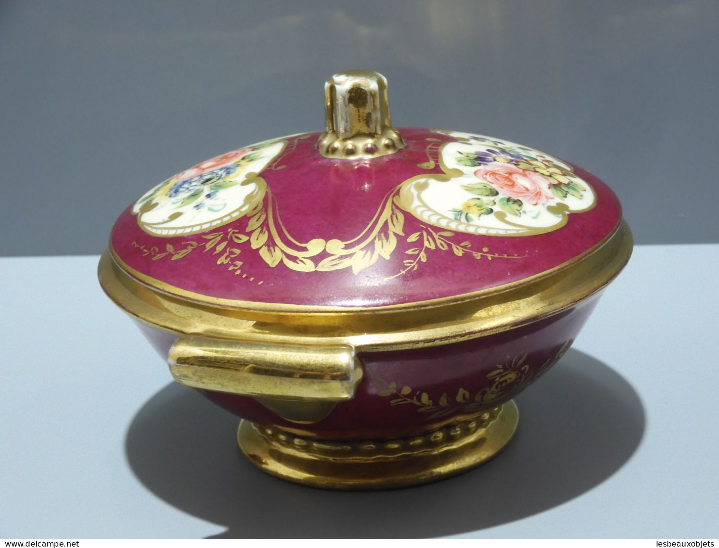 -POT COUVERT MINI SOUPIERE BONBONNIERE PORCELAINE de LIMOGES dorure Fleurs    E