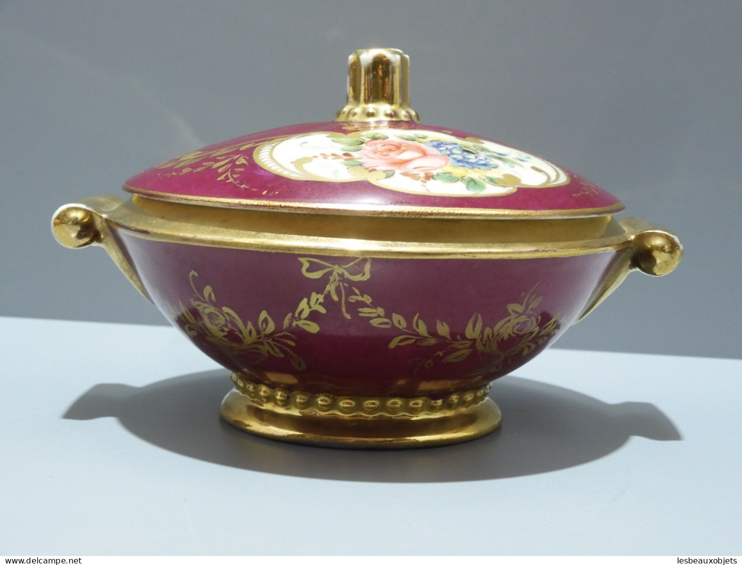 -POT COUVERT MINI SOUPIERE BONBONNIERE PORCELAINE de LIMOGES dorure Fleurs    E