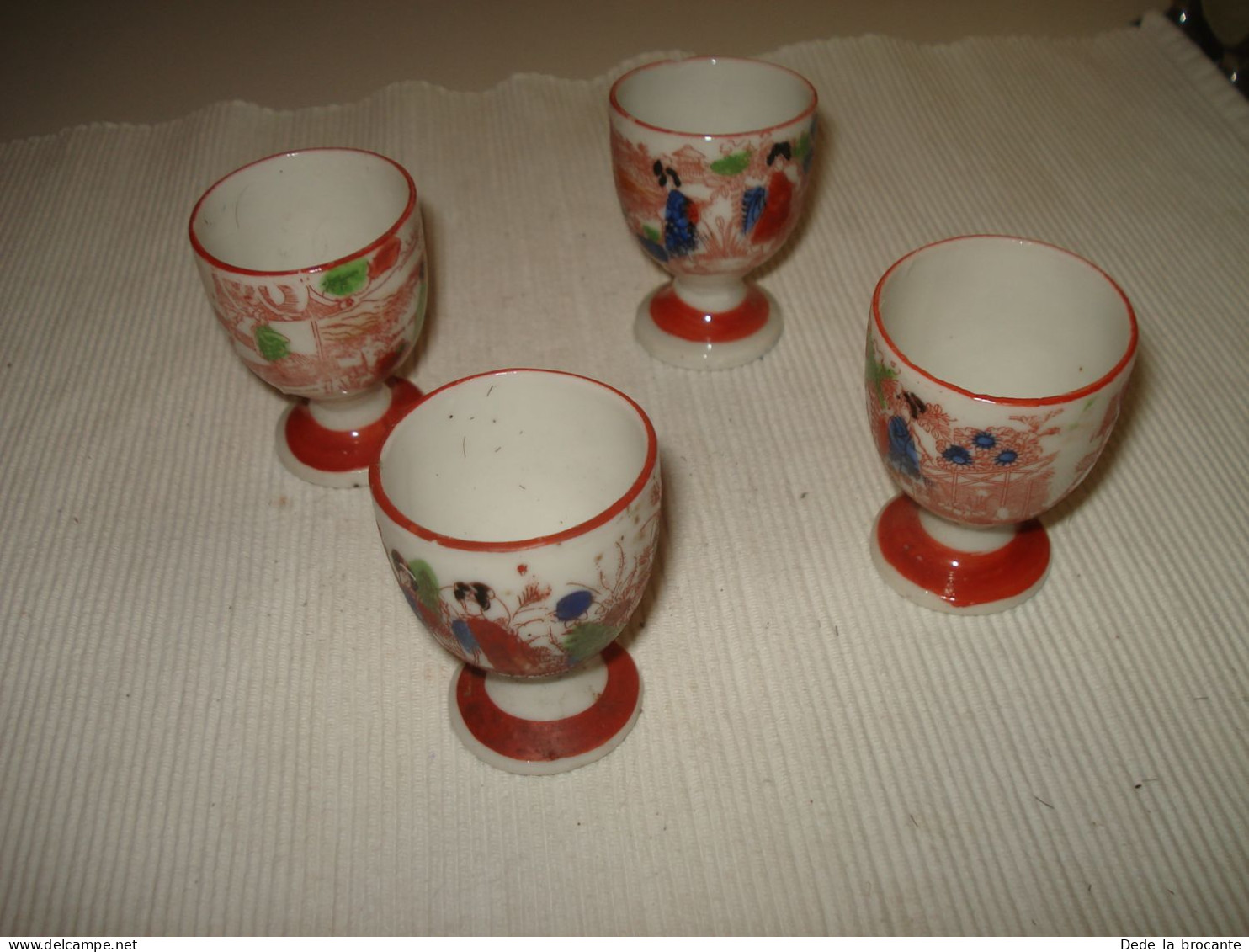 O15 / Lot De 4 Coquetiers En Porcelaine - Fait Mains -  Décor Asiatique - Japon - Eierbechern