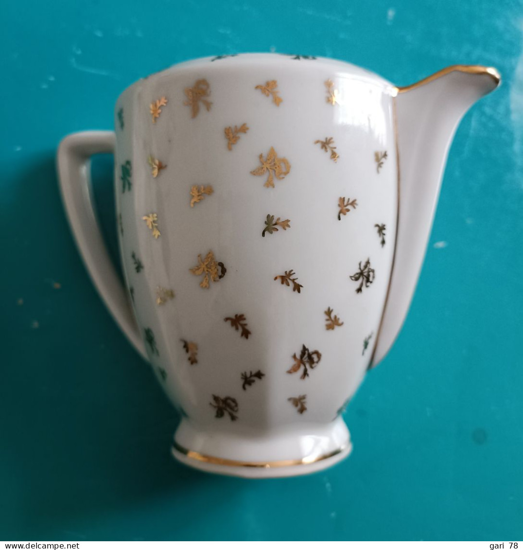 Pot à Lait Ou à Crème Porcelaine De Limoges, Motif Avec Dorures - Limoges (FRA)