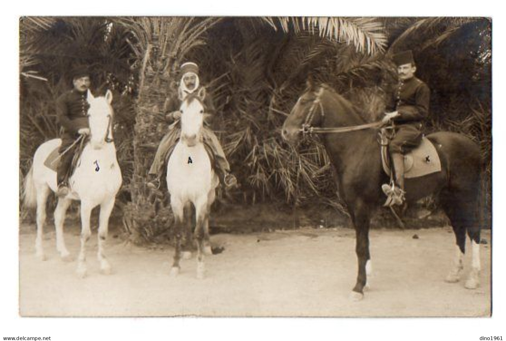 CPA 3443 - MILITARIA - Carte Photo Militaire - Saphis Algériens à Cheval - BISKRA ( Algérie ) - Personnages