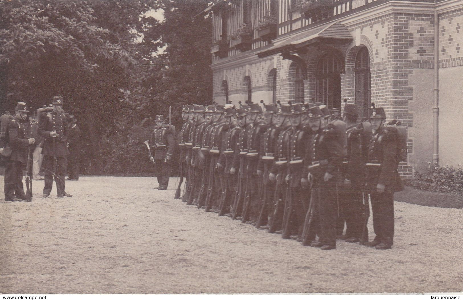 Militaires - Lot De 50 Cartes Postales Diverses - Verzamelingen & Kavels