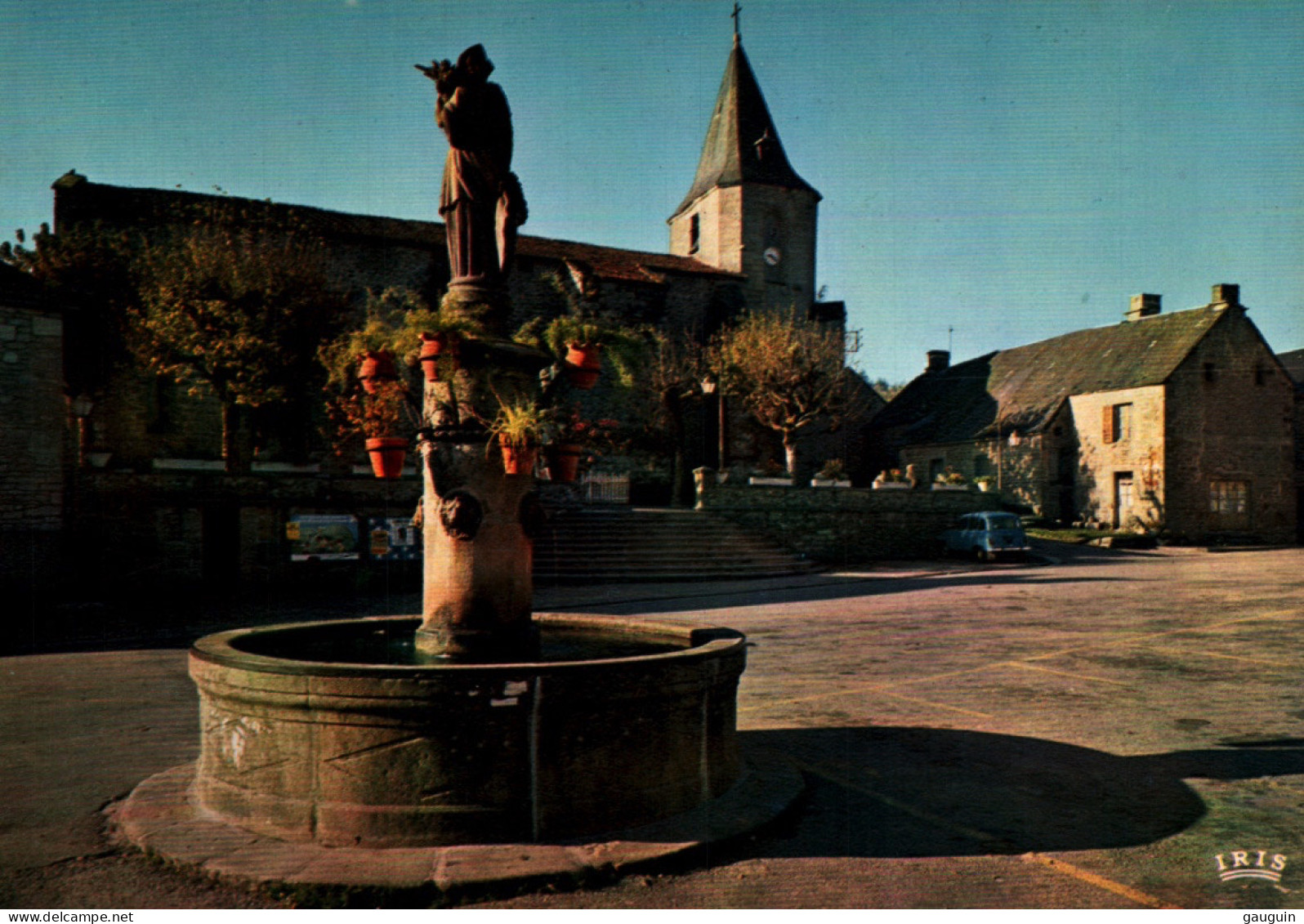 CPM - ROYERE - La Place La Fontaine Et L'église - Edition CAP Théojac - Royere